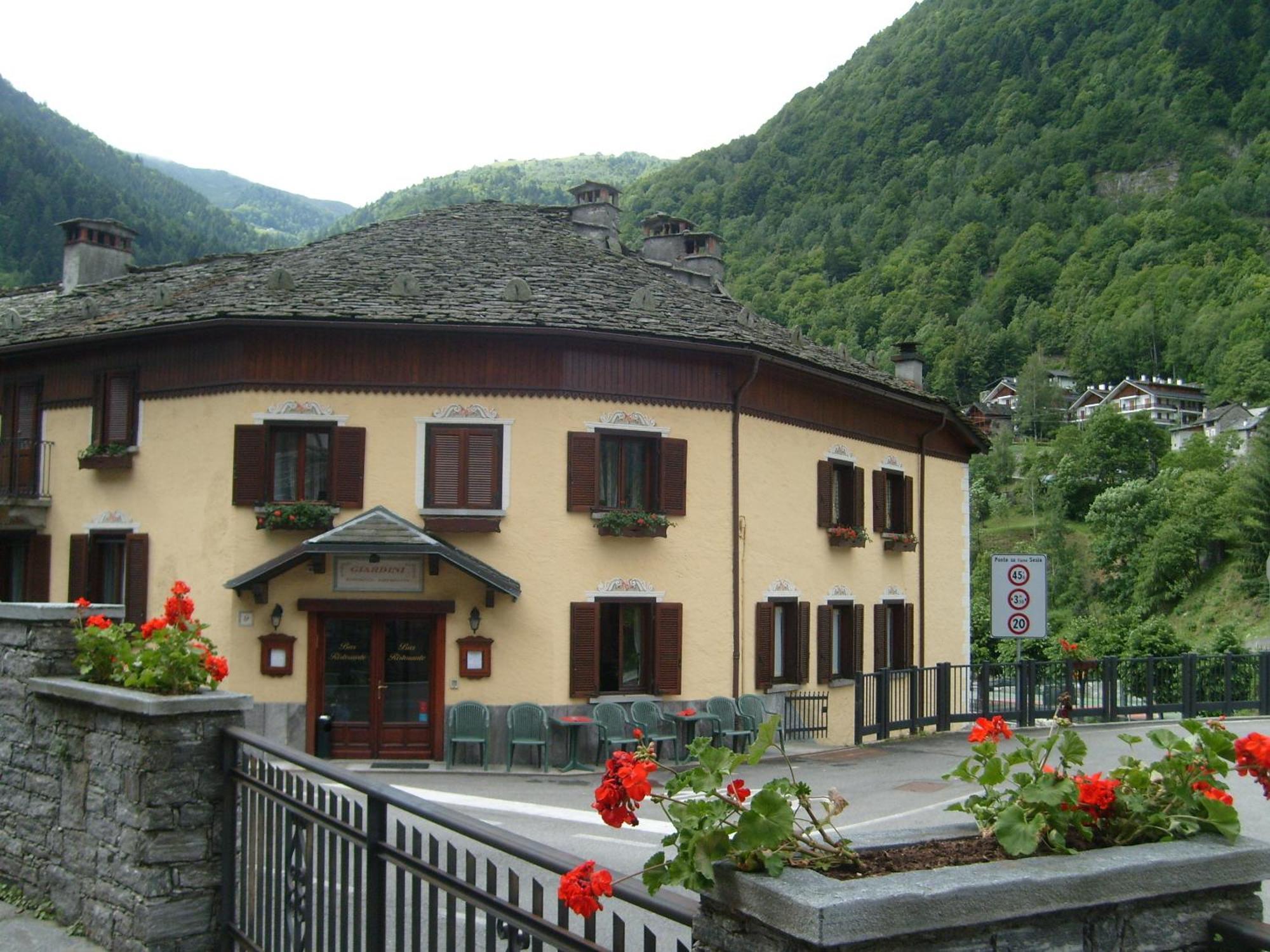 Hotel Residence Giardini Piode Екстериор снимка